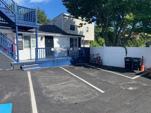Island View Motel - image 47