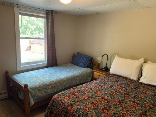 Island View Motel - image 48