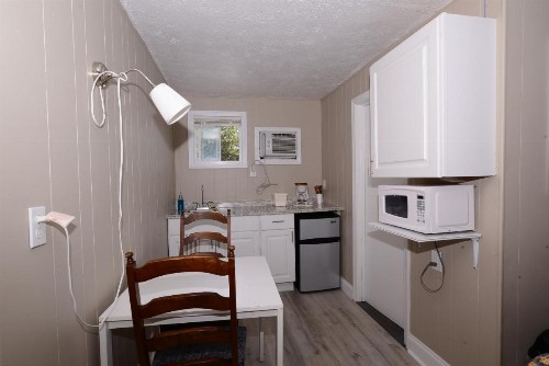 Island View Motel - image 8