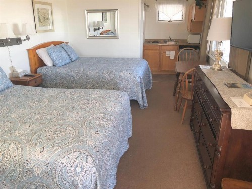 Sandpiper Beachfront Motel - image 15