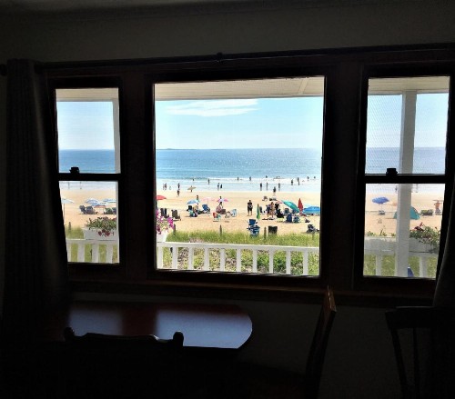 Sandpiper Beachfront Motel - image 17
