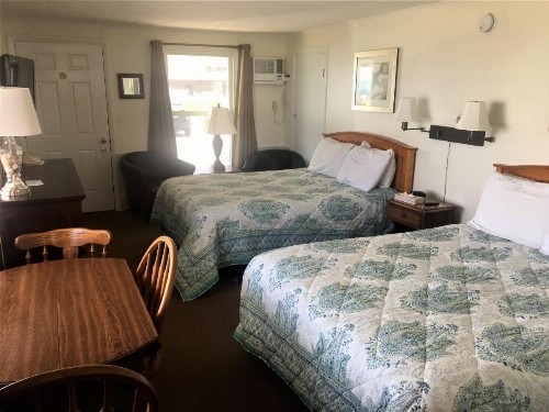 Sandpiper Beachfront Motel - image 18