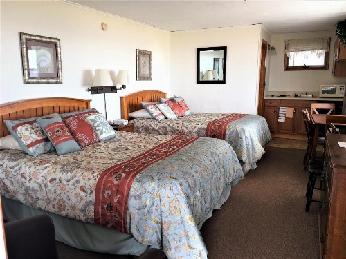 Sandpiper Beachfront Motel - image 19