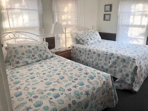 Sandpiper Beachfront Motel - image 3