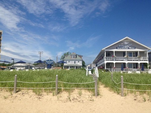 Sandpiper Beachfront Motel - image 35