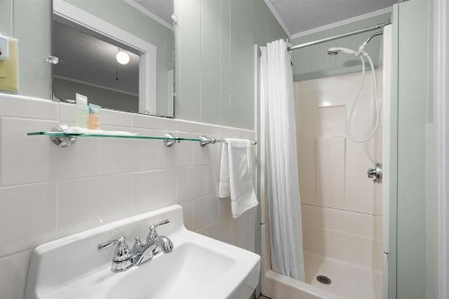 Echo Motel - image 12
