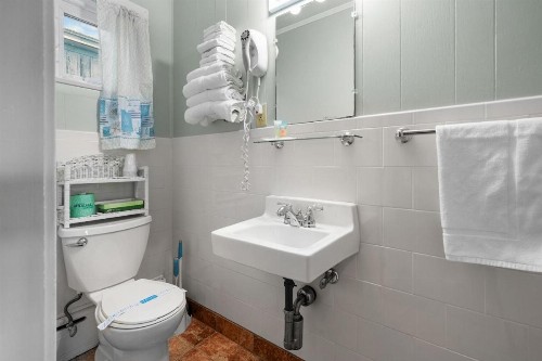 Echo Motel - image 14