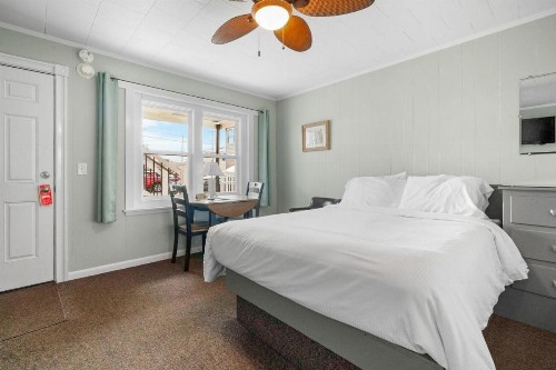Echo Motel - image 18
