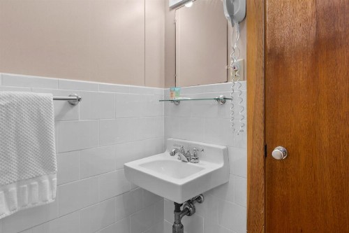 Echo Motel - image 24