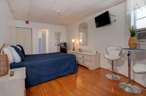 Atlantis Motel - image 21