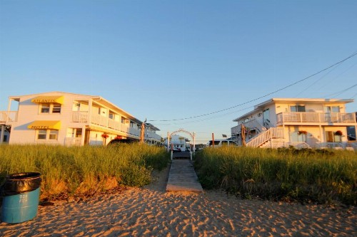 Atlantis Motel - image 42
