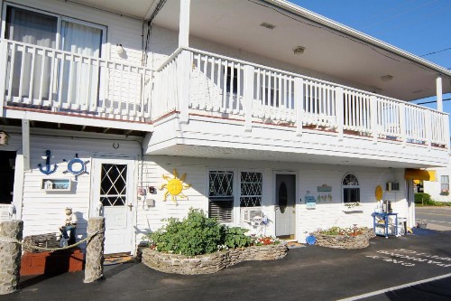Atlantis Motel - image 8