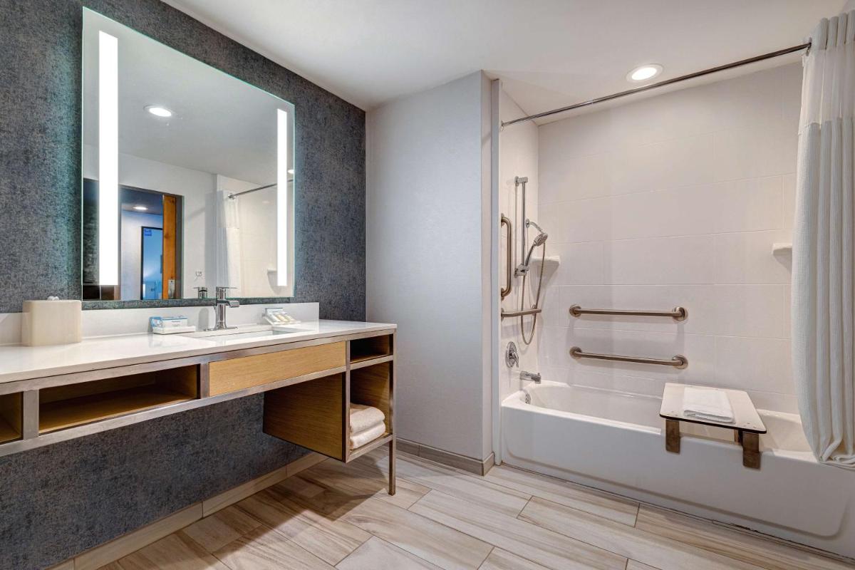 Hilton Garden Inn Tampa Northwest/Oldsmar - image 2