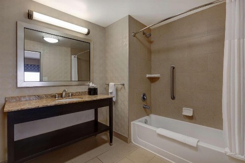 Hampton Inn & Suites Tampa Northwest/Oldsmar - image 17