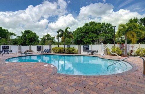 Hampton Inn & Suites Tampa Northwest/Oldsmar - image 5
