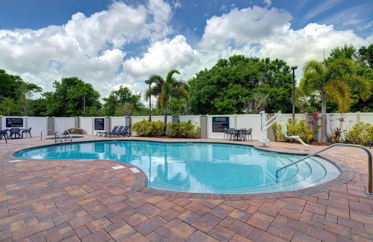 Hampton Inn & Suites Tampa Northwest/Oldsmar - image 5
