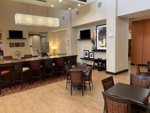 Hampton Inn & Suites Tampa Northwest/Oldsmar - image 7