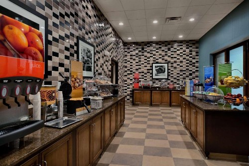 Hampton Inn & Suites Tampa Northwest/Oldsmar - image 9