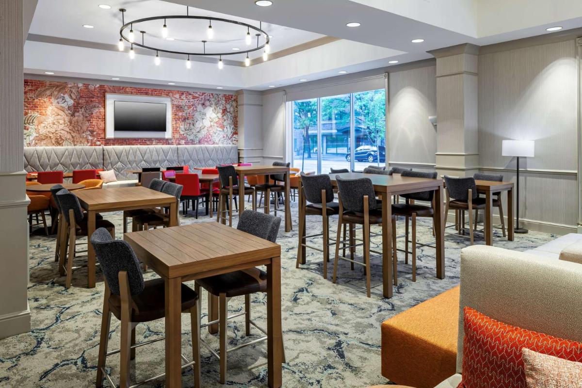 Hilton Garden Inn Omaha Downtown-Old Market Area - image 4