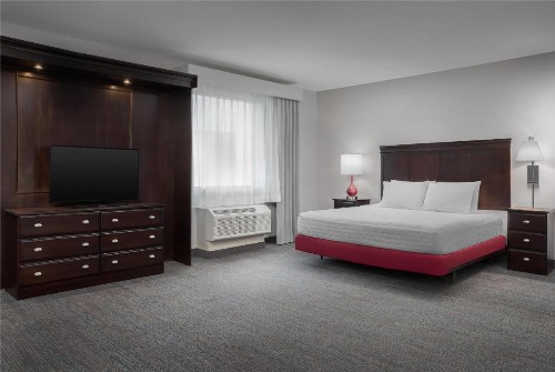 Hampton Inn & Suites Omaha-Downtown - image 15