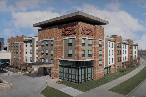 Hampton Inn & Suites Omaha-Downtown - image 2