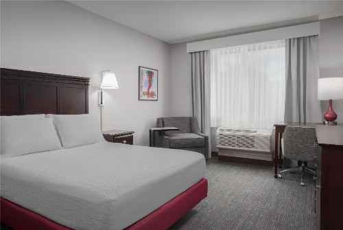 Hampton Inn & Suites Omaha-Downtown - image 21