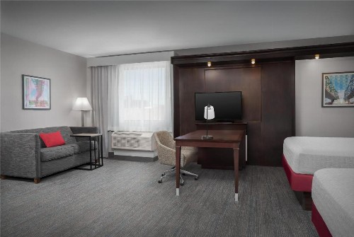 Hampton Inn & Suites Omaha-Downtown - image 22