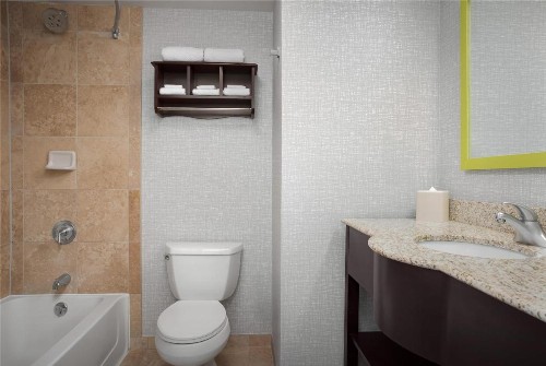 Hampton Inn & Suites Omaha-Downtown - image 23