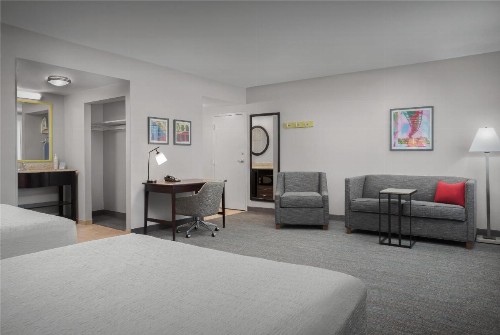 Hampton Inn & Suites Omaha-Downtown - image 27