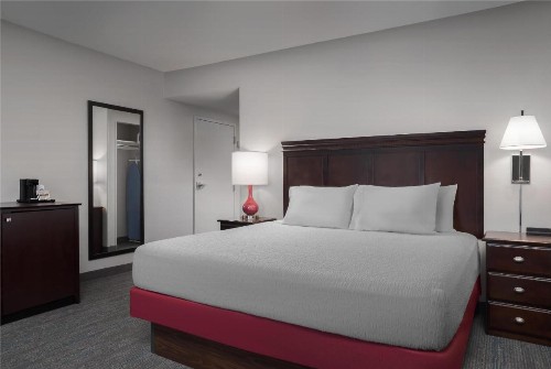 Hampton Inn & Suites Omaha-Downtown - image 28