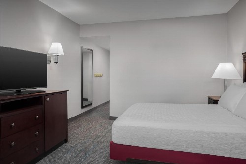 Hampton Inn & Suites Omaha-Downtown - image 29