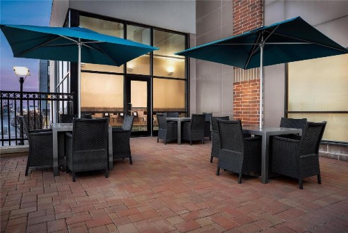 Hampton Inn & Suites Omaha-Downtown - image 3