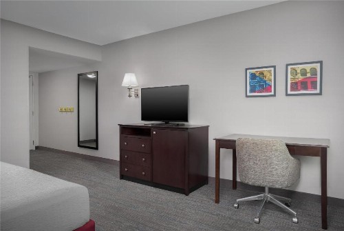 Hampton Inn & Suites Omaha-Downtown - image 30