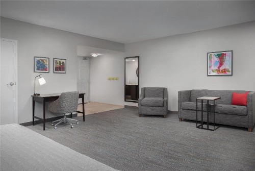 Hampton Inn & Suites Omaha-Downtown - image 31