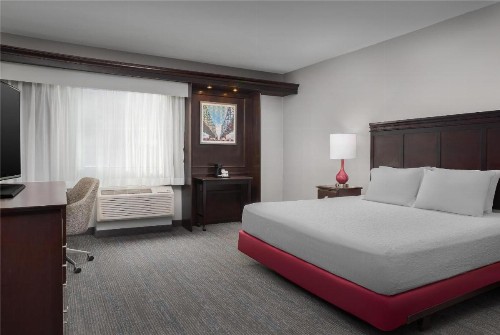 Hampton Inn & Suites Omaha-Downtown - image 33