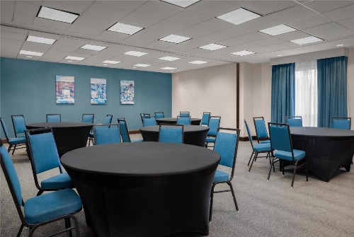 Hampton Inn & Suites Omaha-Downtown - image 35