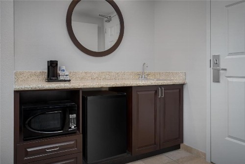 Hampton Inn & Suites Omaha-Downtown - image 36