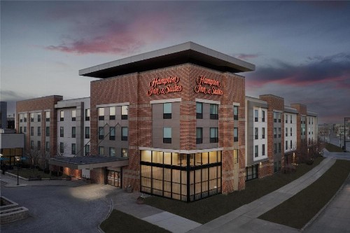 Hampton Inn & Suites Omaha-Downtown - image 4