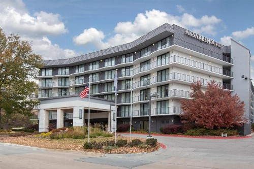Aksarben Suites A Trademark Collection Hotel - image 12