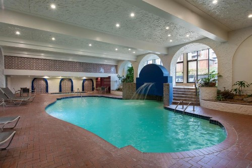 Aksarben Suites A Trademark Collection Hotel - image 7