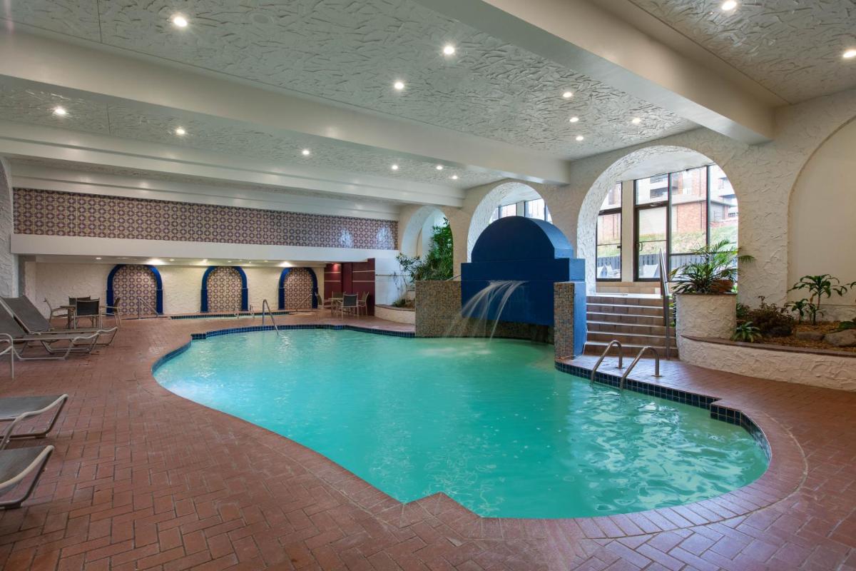 Aksarben Suites A Trademark Collection Hotel - image 7
