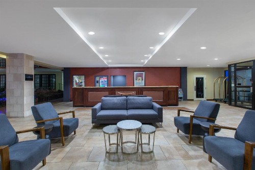 Aksarben Suites A Trademark Collection Hotel - image 8