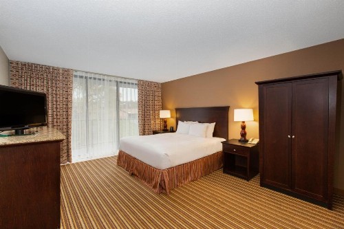 Aksarben Suites A Trademark Collection Hotel - image 9