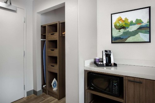 Hilton Garden Inn Omaha West - image 21