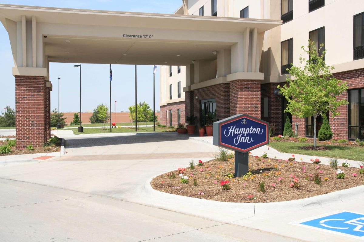 Newly Renovated Hampton Inn Omaha West Lakeside - main image