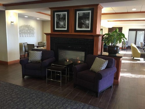 Newly Renovated Hampton Inn Omaha West Lakeside - image 17