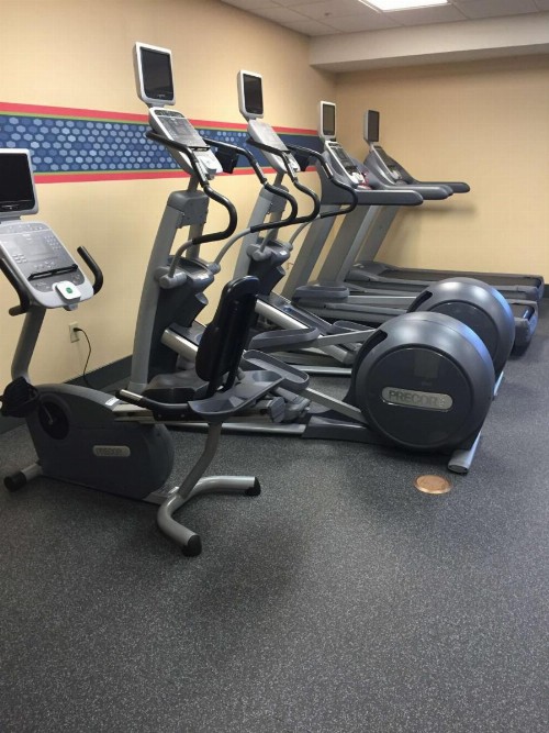 Newly Renovated Hampton Inn Omaha West Lakeside - image 2