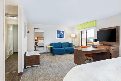 Newly Renovated Hampton Inn Omaha West Lakeside - image 30