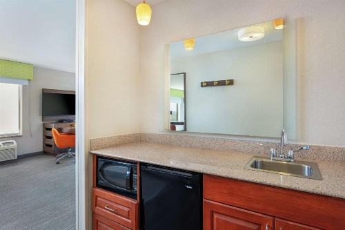 Newly Renovated Hampton Inn Omaha West Lakeside - image 31