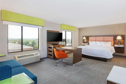Newly Renovated Hampton Inn Omaha West Lakeside - image 34